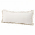 Cojín rectangular 50 x 30 cm de tejido crema con volantes decorativos