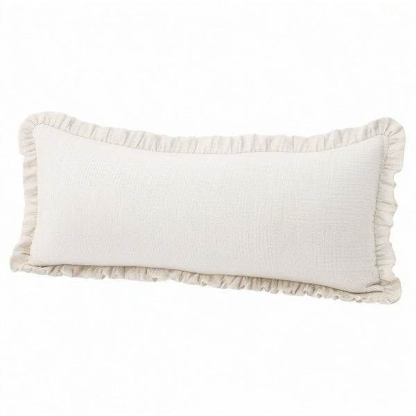 Cojín rectangular 50 x 30 cm de tejido crema con volantes decorativos